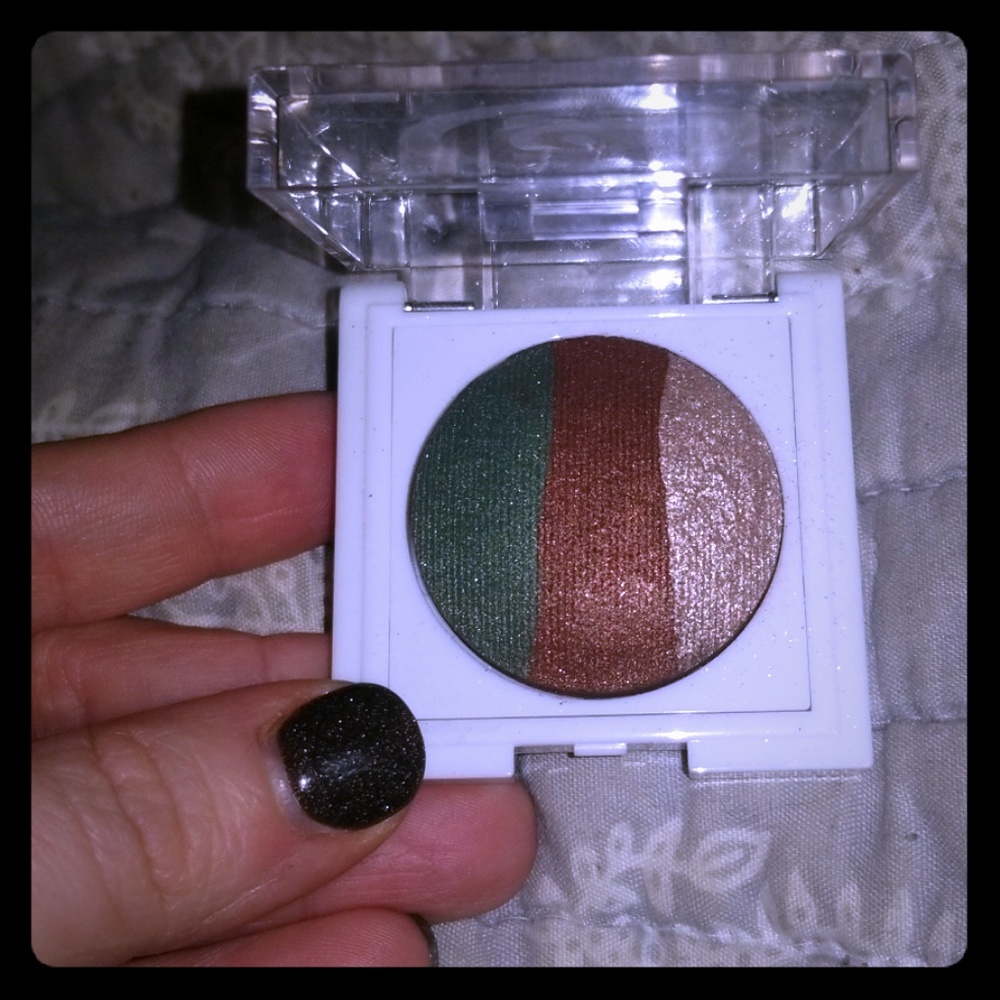 Baked Eye Trio Eyeshadow by Mary Kay